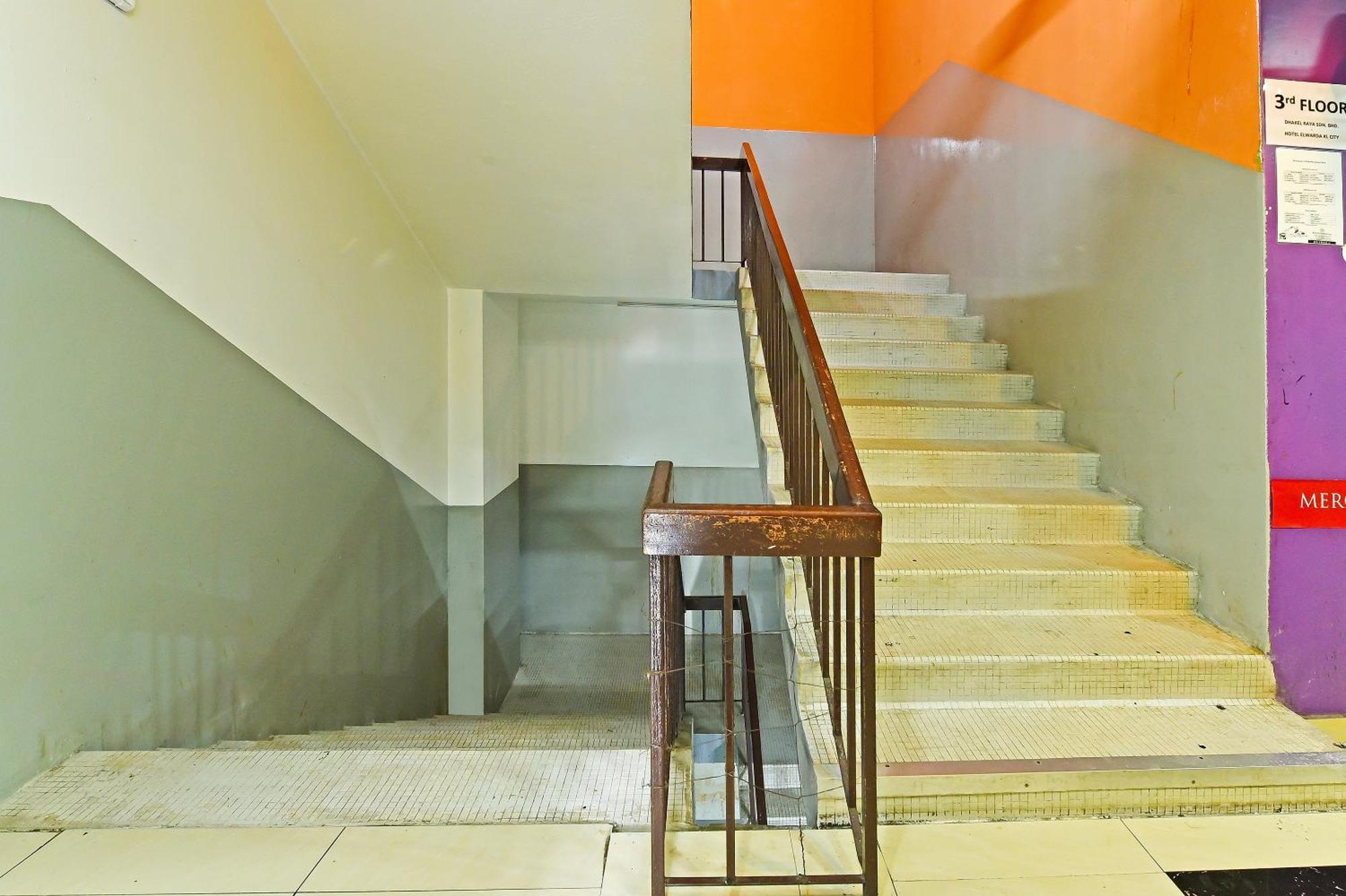 Oyo 90138 Hotel Elwarda Klcity Kuala Lumpur Exterior photo