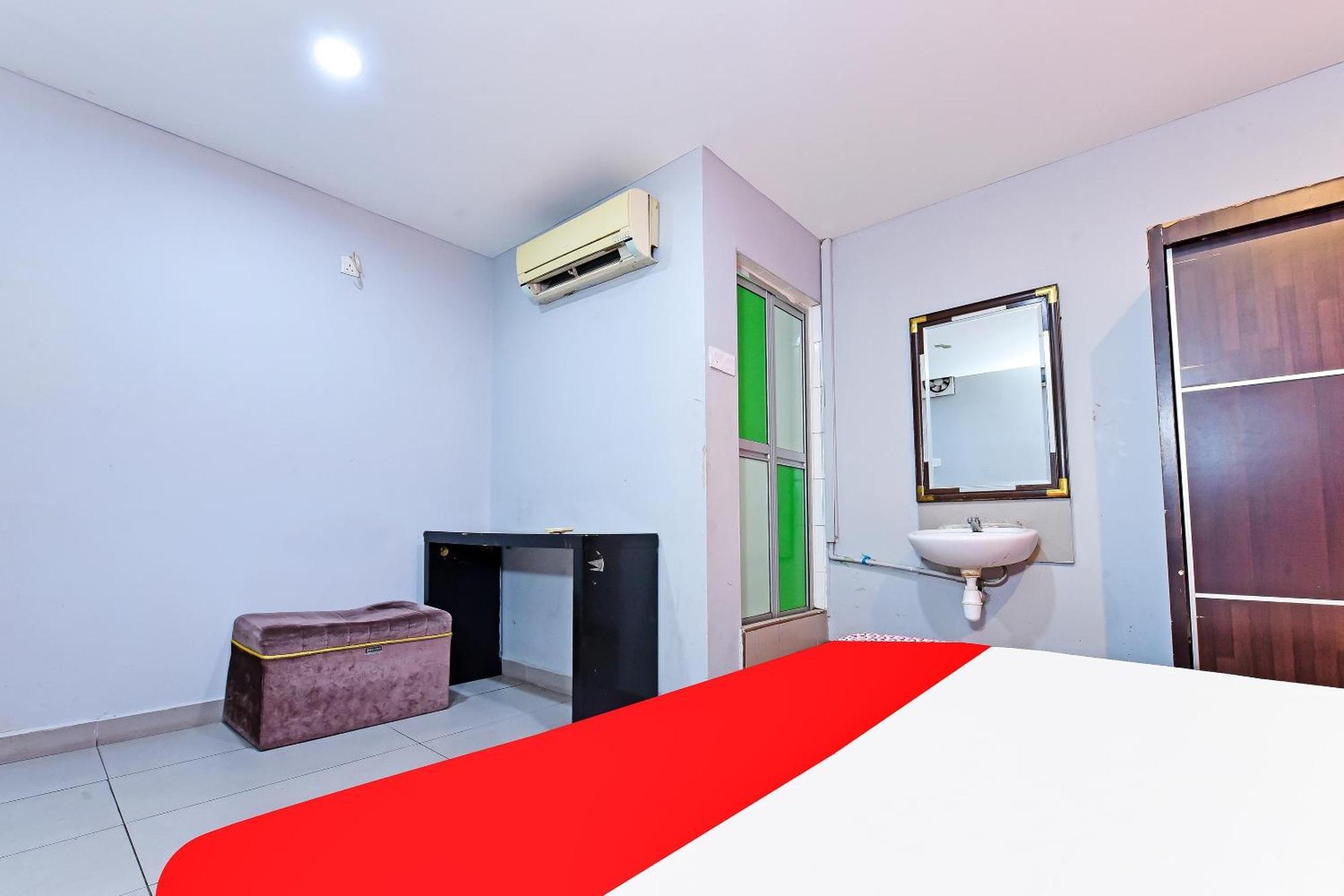 Oyo 90138 Hotel Elwarda Klcity Kuala Lumpur Exterior photo